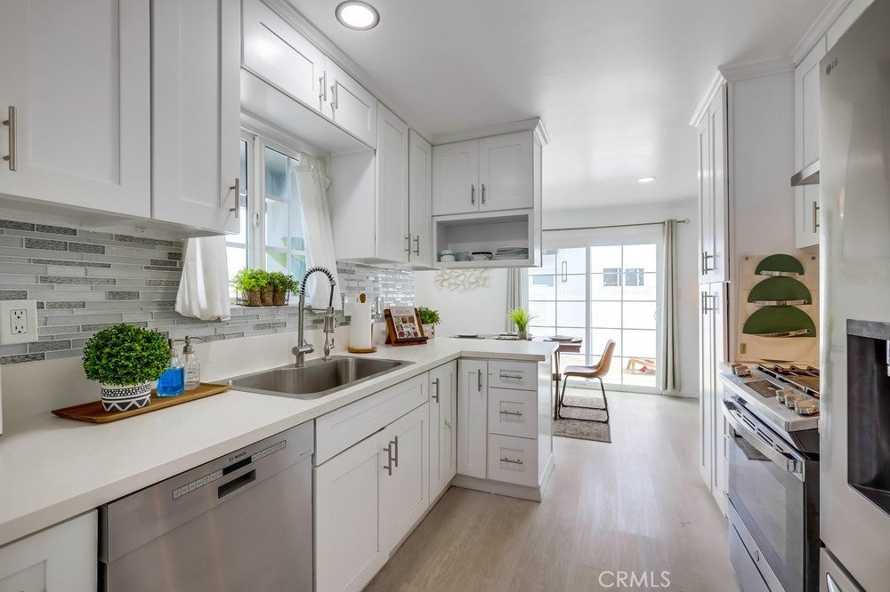 Garden Grove, California, 92845, United States, 5 Bedrooms Bedrooms, ,2 BathroomsBathrooms,Residential,Active,1927673