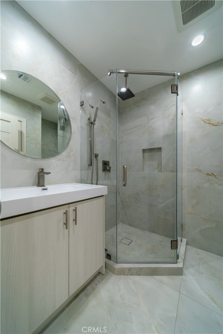 Burbank, California, 91501, United States, 4 Bedrooms Bedrooms, ,4 BathroomsBathrooms,Residential,Active,2003539