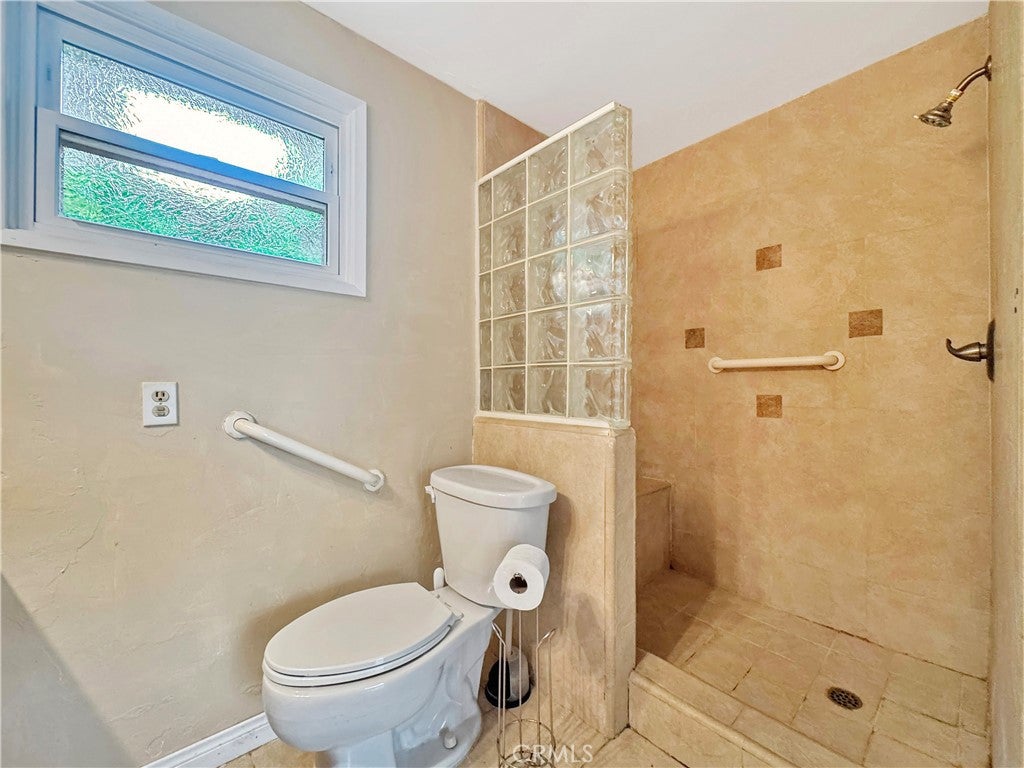 Huntington Beach, California, 92647, United States, ,5 BathroomsBathrooms,Residential,Active,1867911