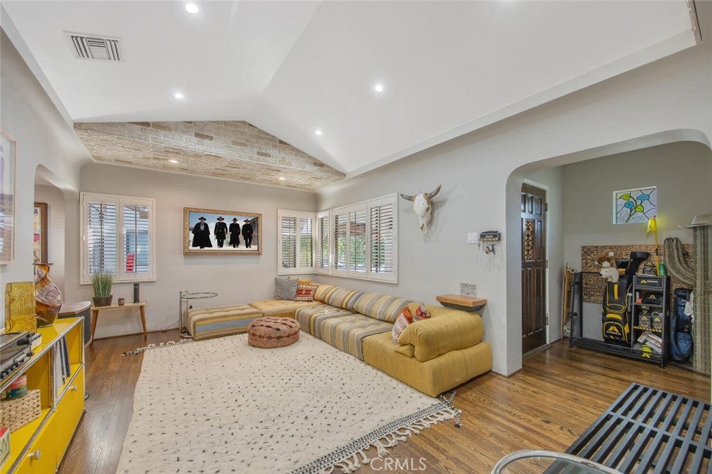 North Hollywood, California, 91602, United States, 4 Bedrooms Bedrooms, ,2 BathroomsBathrooms,Residential,Active,1954309