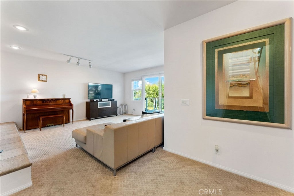 Irvine, California, 92603, United States, 4 Bedrooms Bedrooms, ,4 BathroomsBathrooms,Residential,Active,1986909