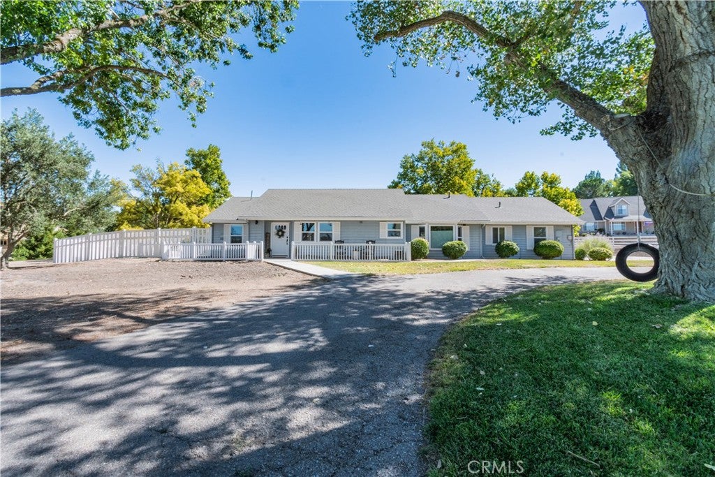 Paso Robles, California, 93446, United States, 4 Bedrooms Bedrooms, ,2 BathroomsBathrooms,Residential,Active,1929671