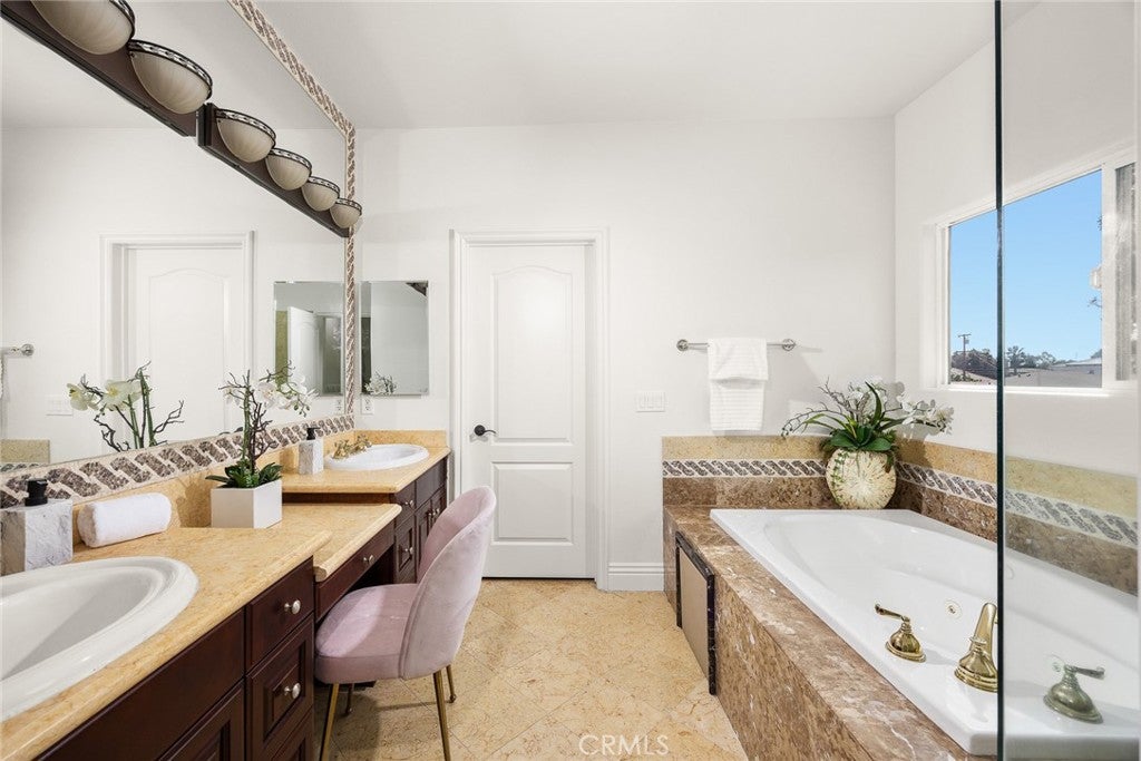 Arcadia, California, 91007, United States, 4 Bedrooms Bedrooms, ,5 BathroomsBathrooms,Residential,Active,1990019