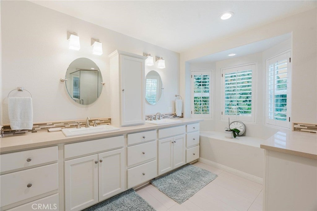 Santa Clarita, California, 91350, United States, 6 Bedrooms Bedrooms, ,5 BathroomsBathrooms,Residential,Active,2006901