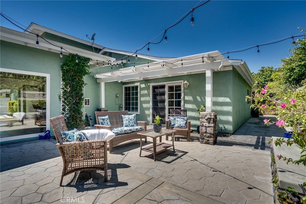 Huntington Beach, California, 92647, United States, 4 Bedrooms Bedrooms, ,3 BathroomsBathrooms,Residential,Active,2037145