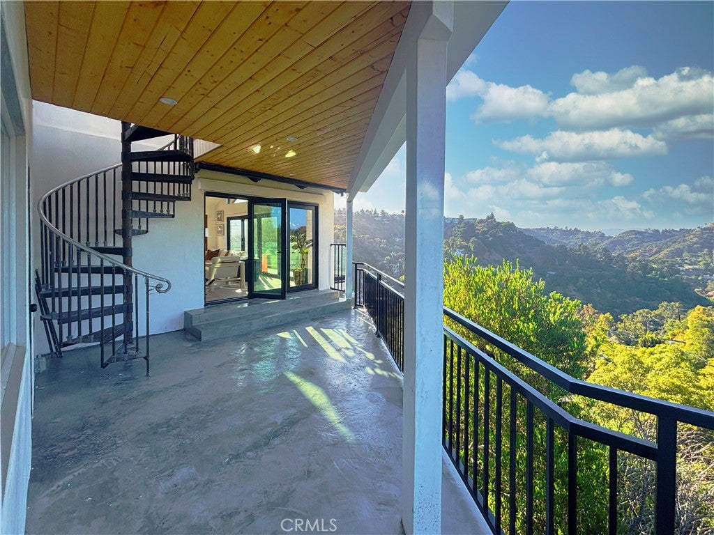 Los Angeles, California, 90046, United States, 3 Bedrooms Bedrooms, ,4 BathroomsBathrooms,Residential,Active,1862862