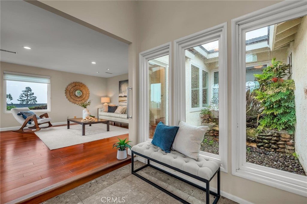 Redondo Beach, California, 90277, United States, 4 Bedrooms Bedrooms, ,3 BathroomsBathrooms,Residential,Active,2007167