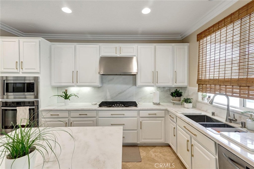 Murrieta, California, 92562, United States, 6 Bedrooms Bedrooms, ,5 BathroomsBathrooms,Residential,Active,1999183