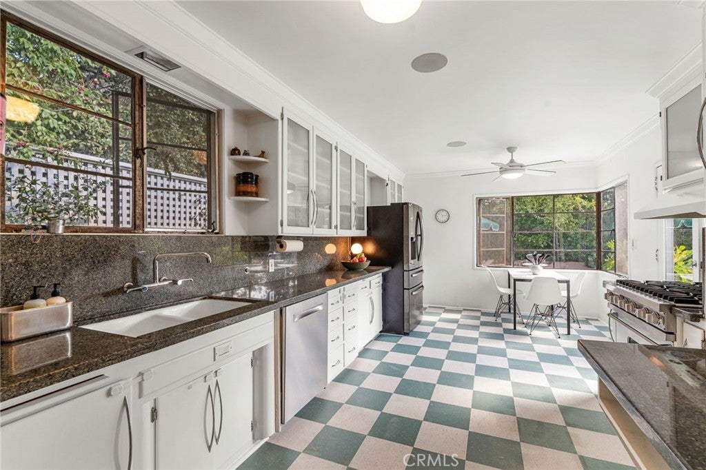 Los Angeles, California, 90027, United States, 3 Bedrooms Bedrooms, ,2 BathroomsBathrooms,Residential,Active,1953705