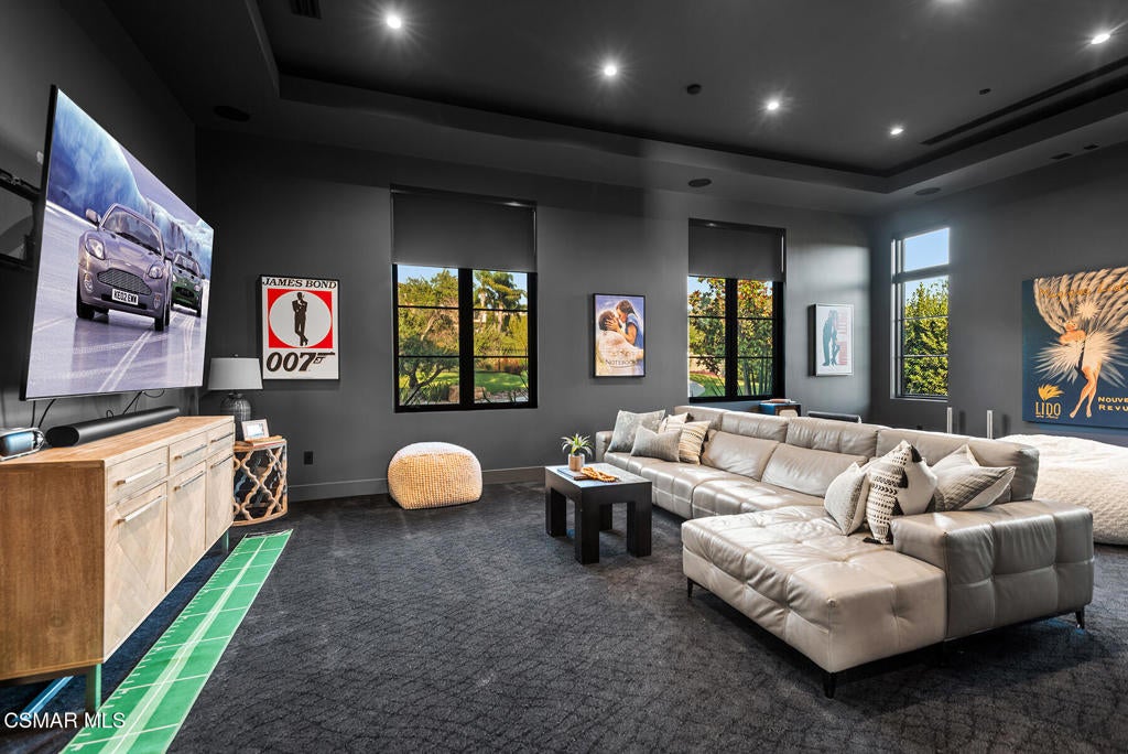 Thousand Oaks, California, 91362, United States, 5 Bedrooms Bedrooms, ,7 BathroomsBathrooms,Residential,Active,1900211