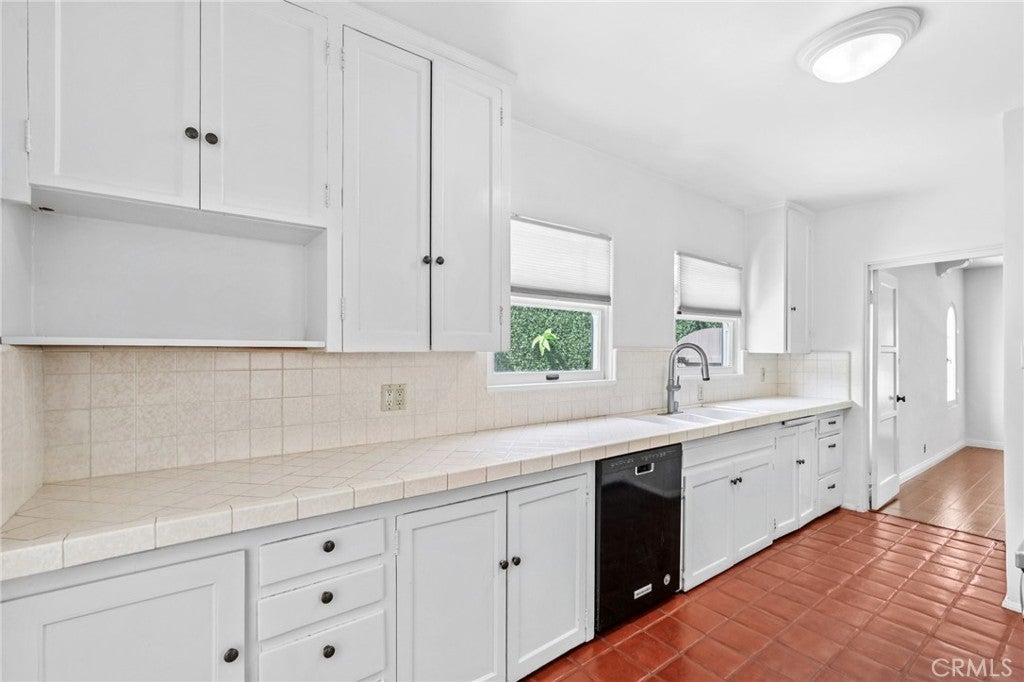 North Hollywood, California, 91602, United States, 3 Bedrooms Bedrooms, ,2 BathroomsBathrooms,Residential,Active,1914796