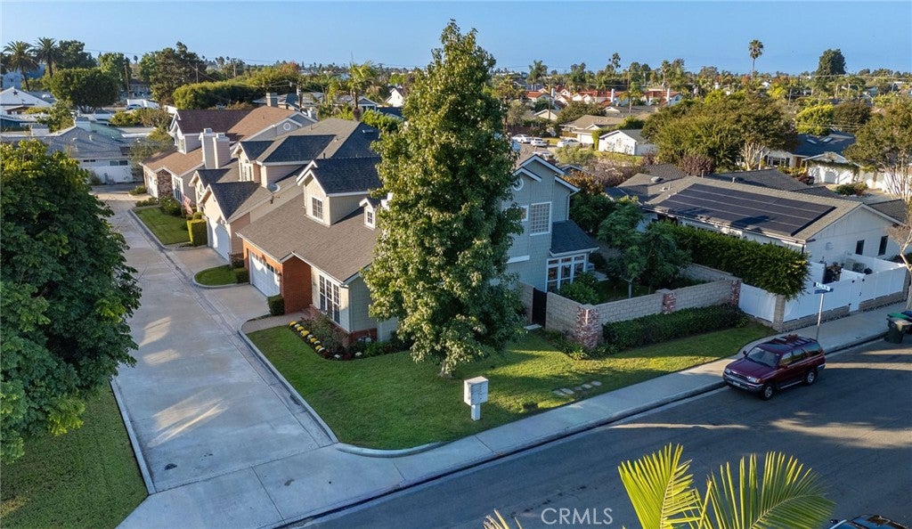 Costa Mesa, California, 92627, United States, 4 Bedrooms Bedrooms, ,3 BathroomsBathrooms,Residential,Contingent,1986895