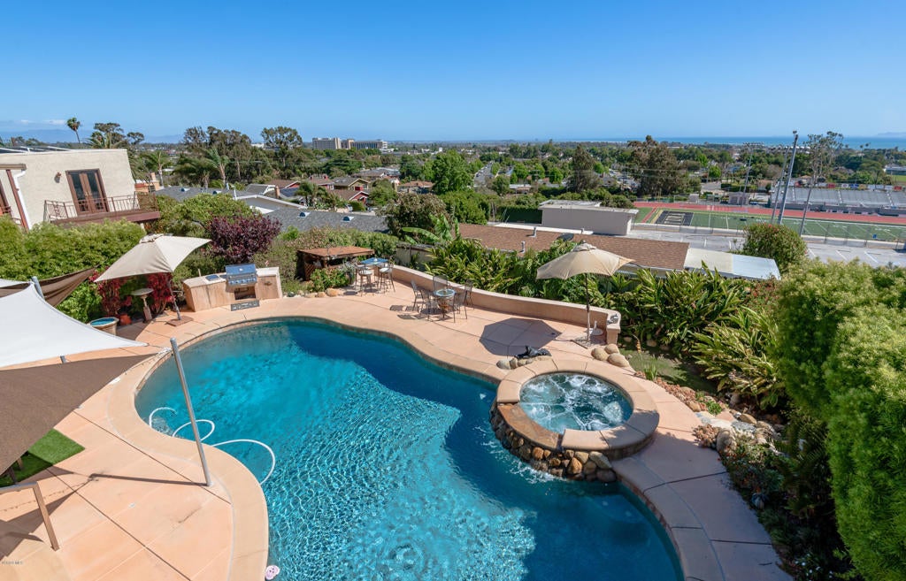Ventura, California, 93001, United States, 3 Bedrooms Bedrooms, ,2 BathroomsBathrooms,Residential,Active,1944036