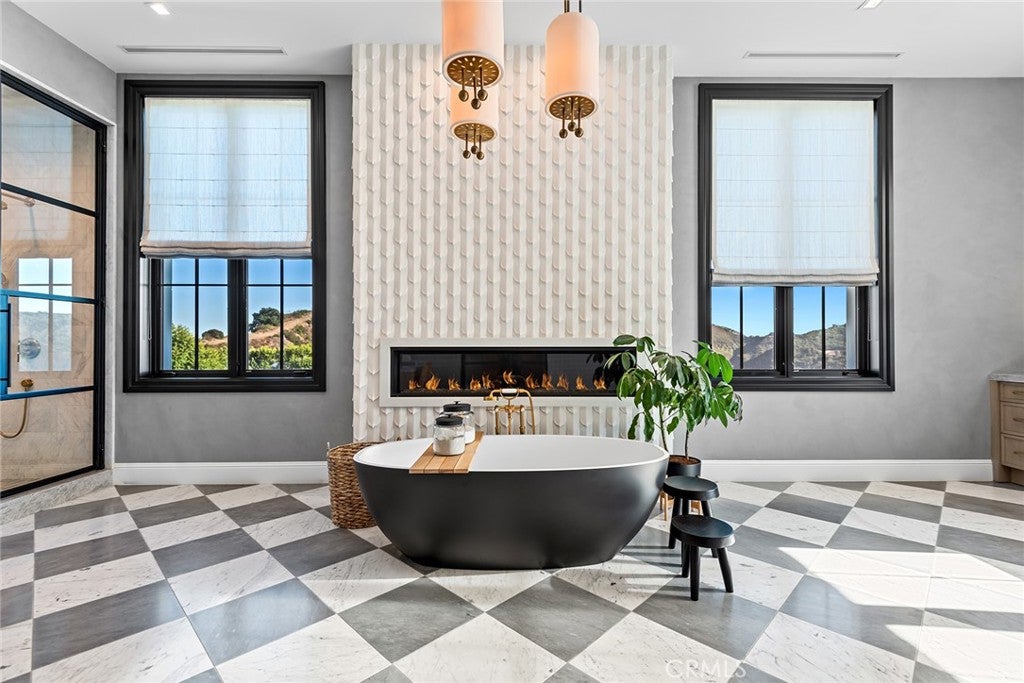 Los Angeles, California, 90077, United States, 8 Bedrooms Bedrooms, ,12 BathroomsBathrooms,Residential,Active,1905105