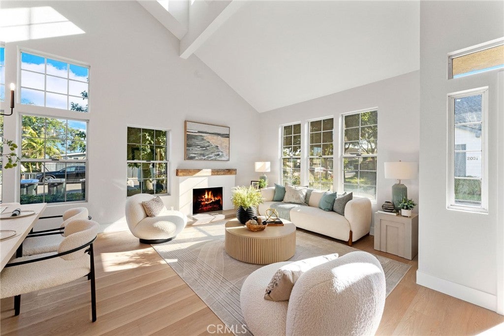 Costa Mesa, California, 92627, United States, 4 Bedrooms Bedrooms, ,3 BathroomsBathrooms,Residential,Contingent,1986895