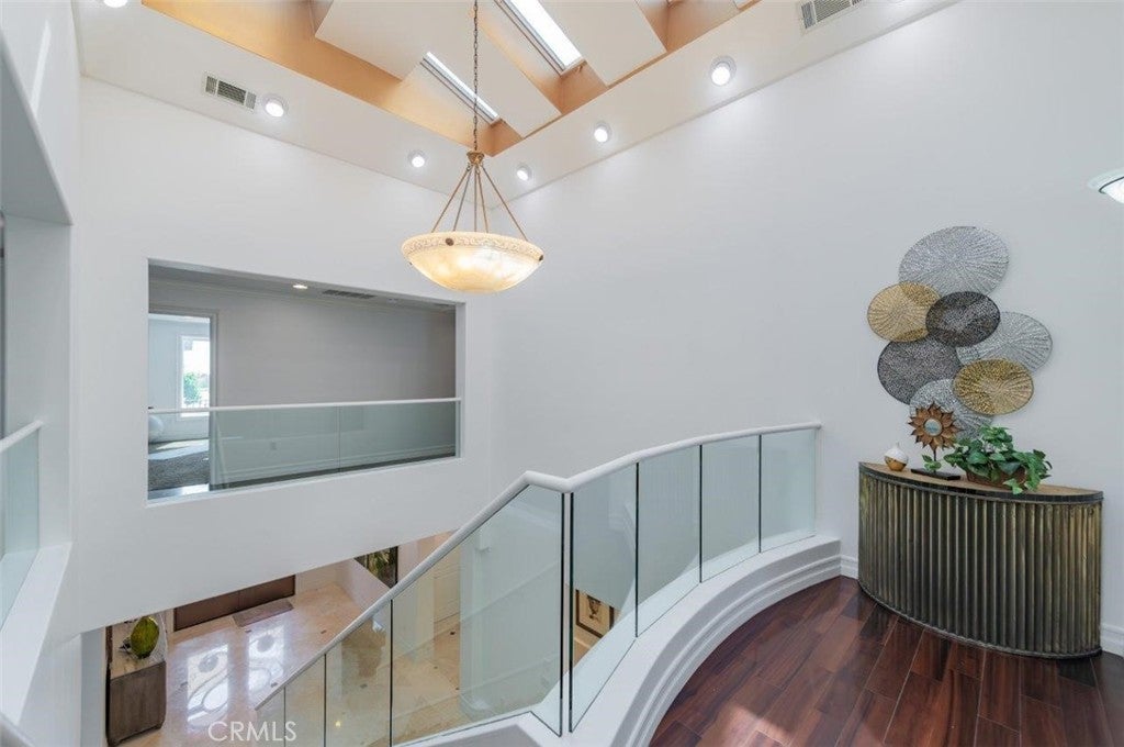 Pasadena, California, 91107, United States, 6 Bedrooms Bedrooms, ,5 BathroomsBathrooms,Residential,Active,1914920