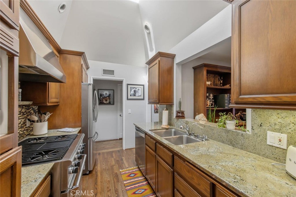 North Hollywood, California, 91602, United States, 4 Bedrooms Bedrooms, ,2 BathroomsBathrooms,Residential,Active,1954309