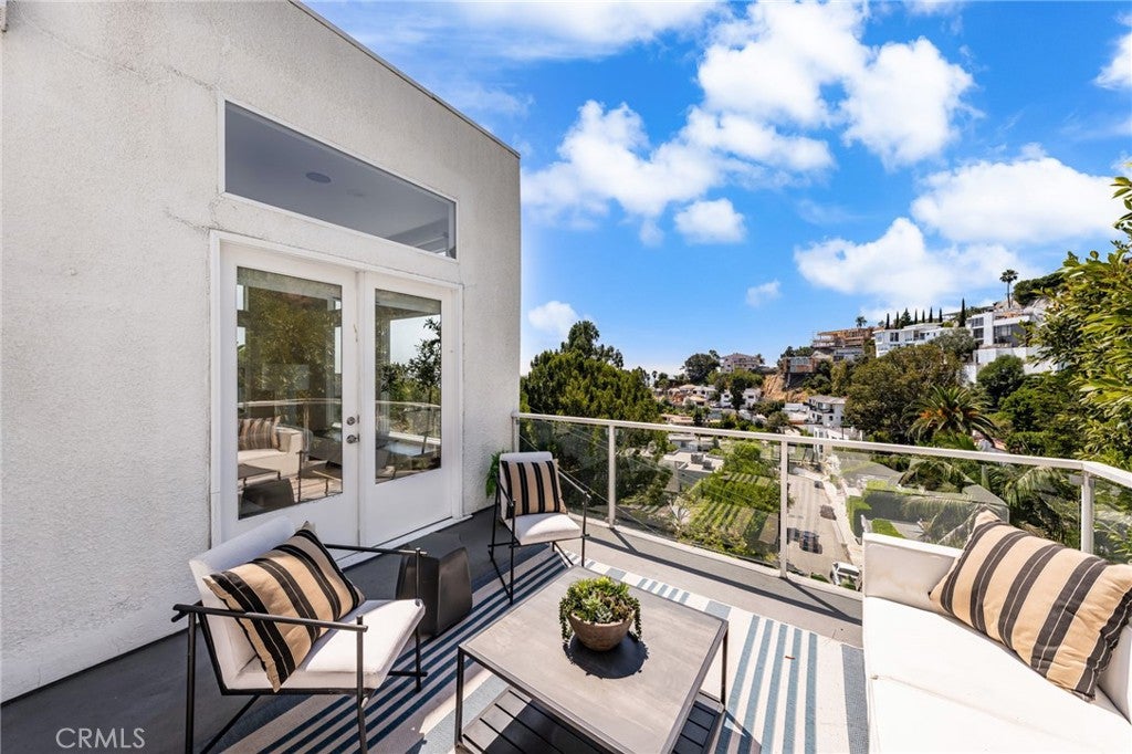 Los Angeles, California, 90069, United States, 3 Bedrooms Bedrooms, ,4 BathroomsBathrooms,Residential,Active,1959526