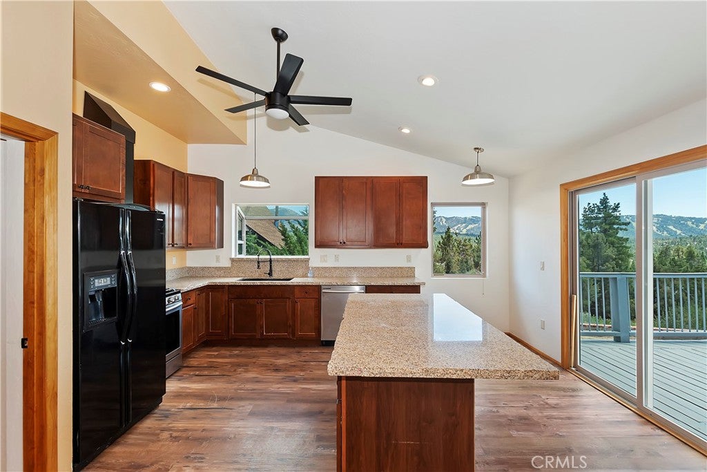 Big Bear City, California, 92314, United States, 7 Bedrooms Bedrooms, ,6 BathroomsBathrooms,Residential,Active,1998760