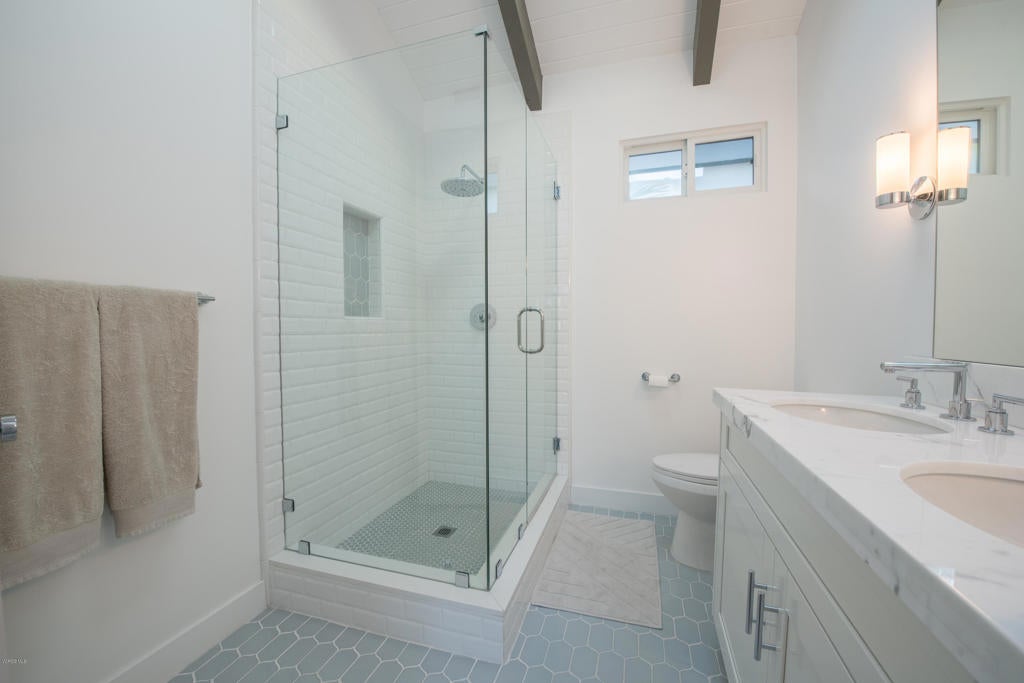 Ventura, California, 93001, United States, 3 Bedrooms Bedrooms, ,3 BathroomsBathrooms,Residential,Contingent,1944076
