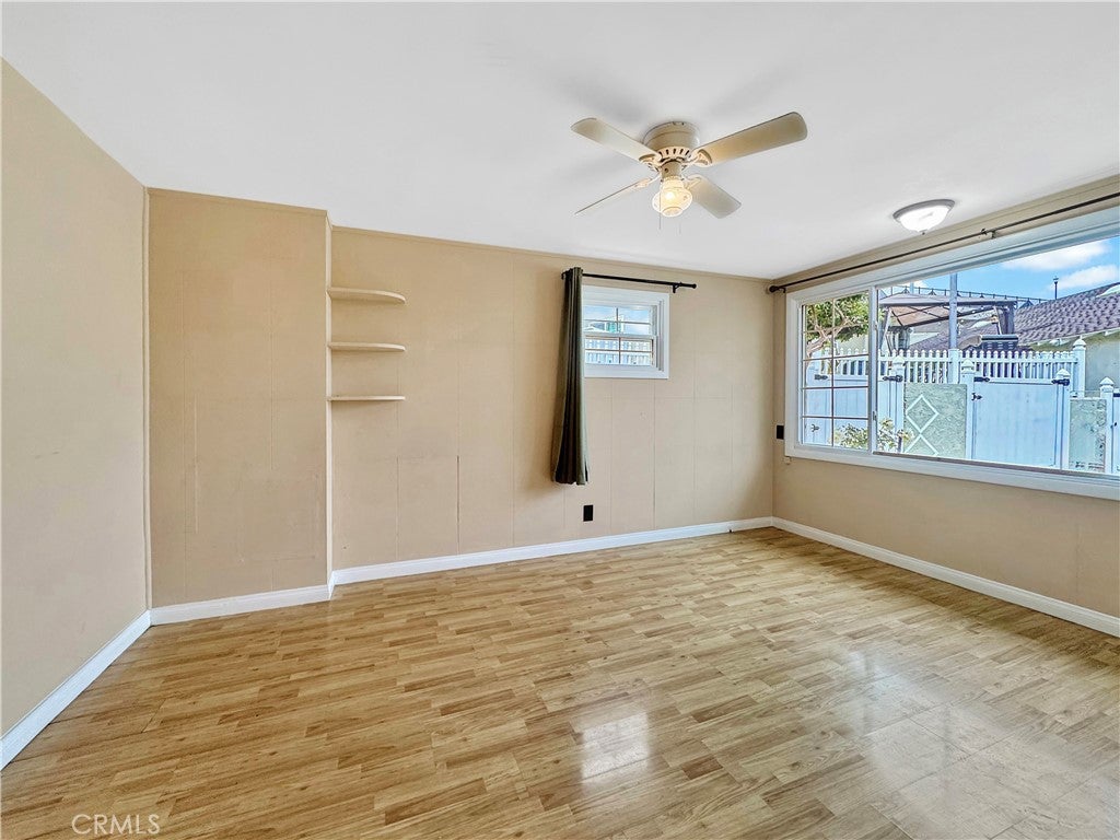 Huntington Beach, California, 92647, United States, ,5 BathroomsBathrooms,Residential,Active,1867911