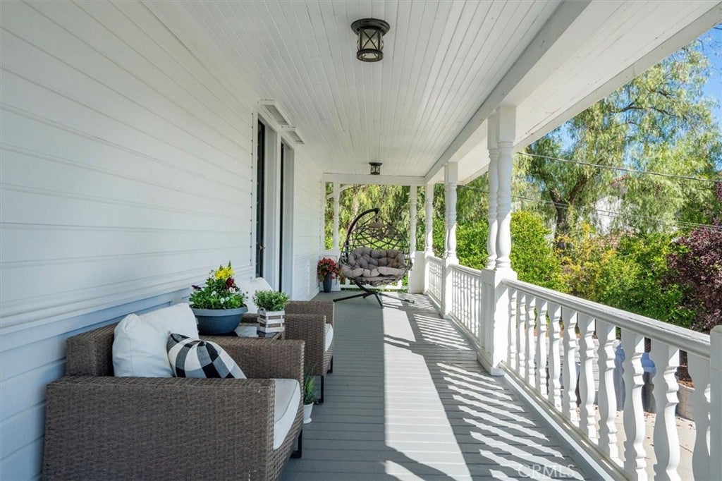 Agoura Hills, California, 91301, United States, 4 Bedrooms Bedrooms, ,5 BathroomsBathrooms,Residential,Active,1966025