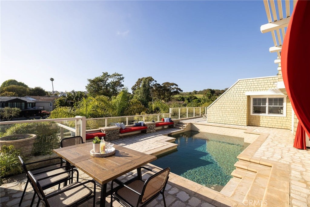 Corona Del Mar, California, 92625, United States, 4 Bedrooms Bedrooms, ,3 BathroomsBathrooms,Residential,Active,1871240