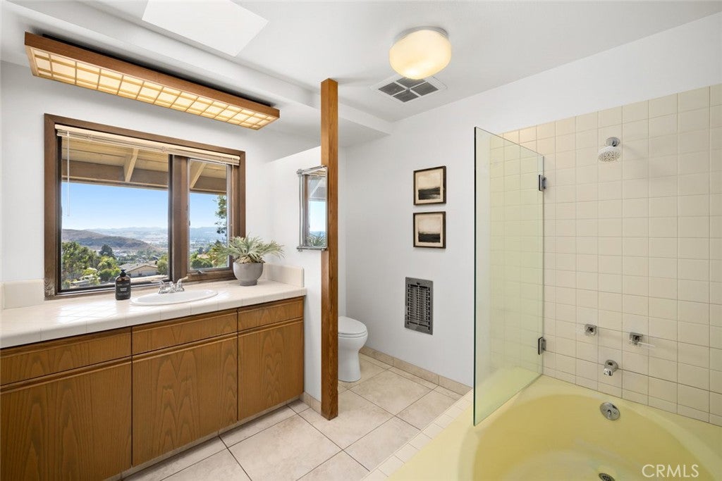 San Luis Obispo, California, 93401, United States, 3 Bedrooms Bedrooms, ,3 BathroomsBathrooms,Residential,Active,1964252