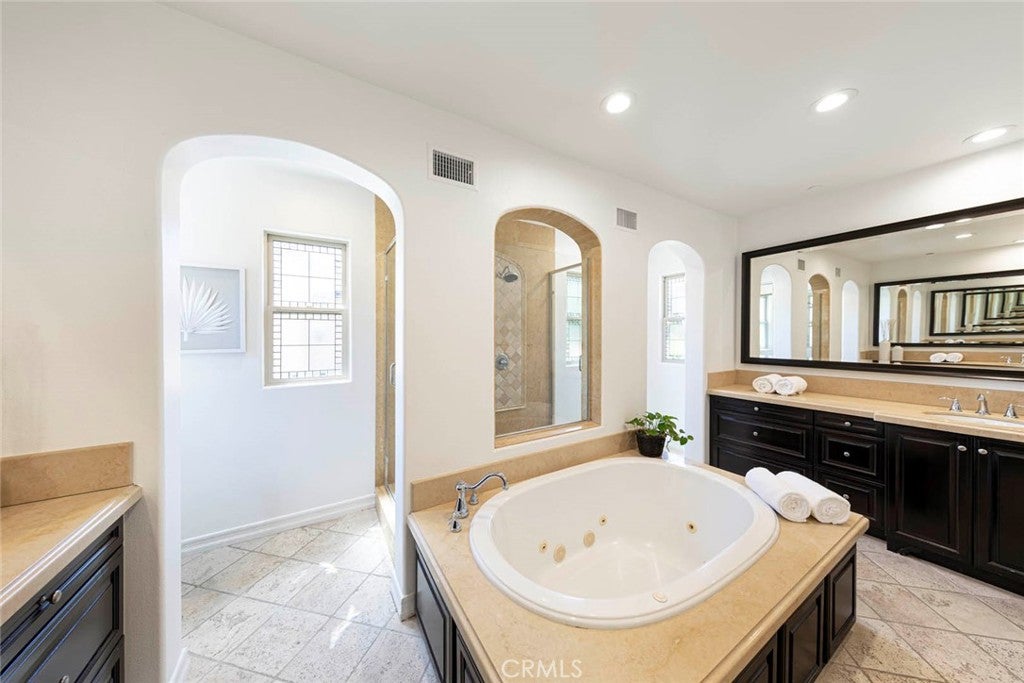 San Clemente, California, 92673, United States, 6 Bedrooms Bedrooms, ,5 BathroomsBathrooms,Residential,Active,1922275