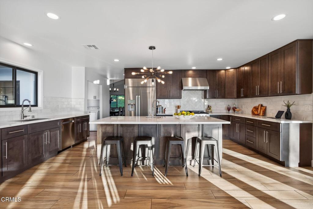 Camarillo, California, 93010, United States, 4 Bedrooms Bedrooms, ,5 BathroomsBathrooms,Residential,Active,1944013