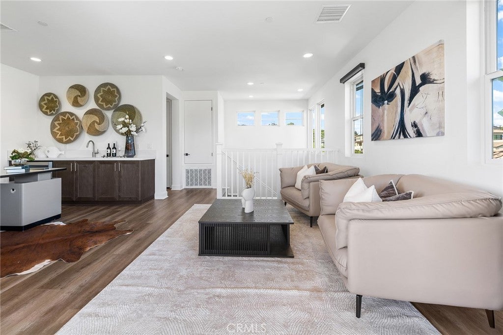 Lake Forest, California, 92630, United States, 5 Bedrooms Bedrooms, ,6 BathroomsBathrooms,Residential,Active,1801044