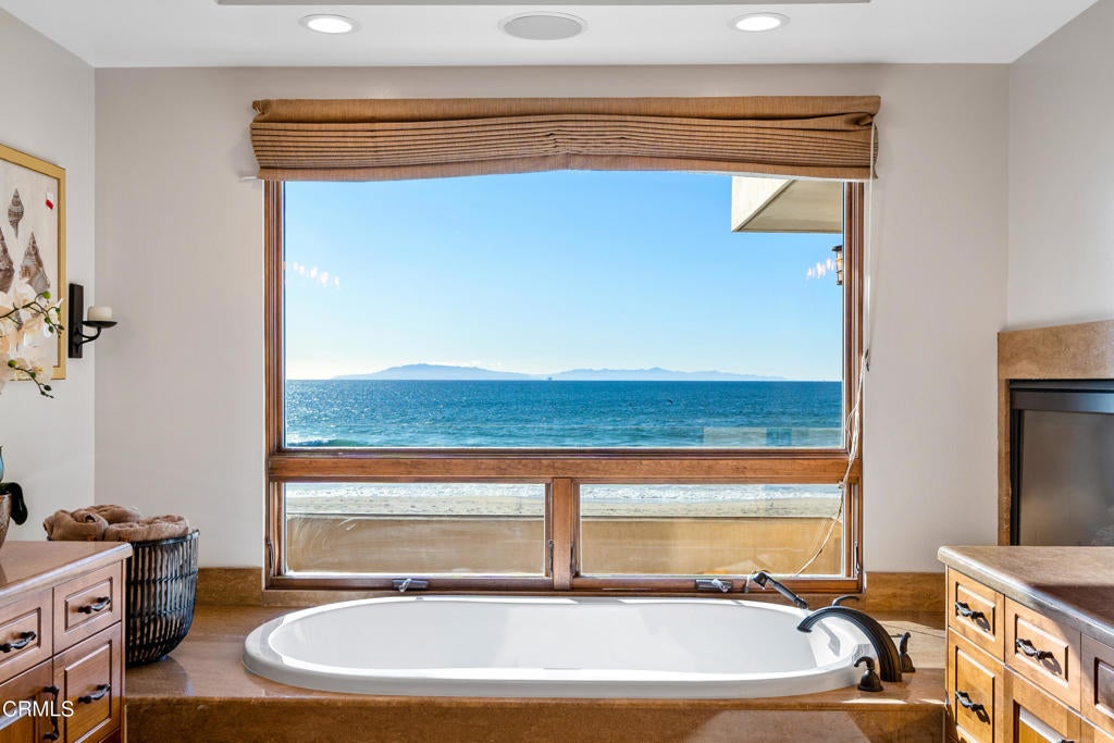 Oxnard, California, 93035, United States, 5 Bedrooms Bedrooms, ,5 BathroomsBathrooms,Residential,Active,2010576