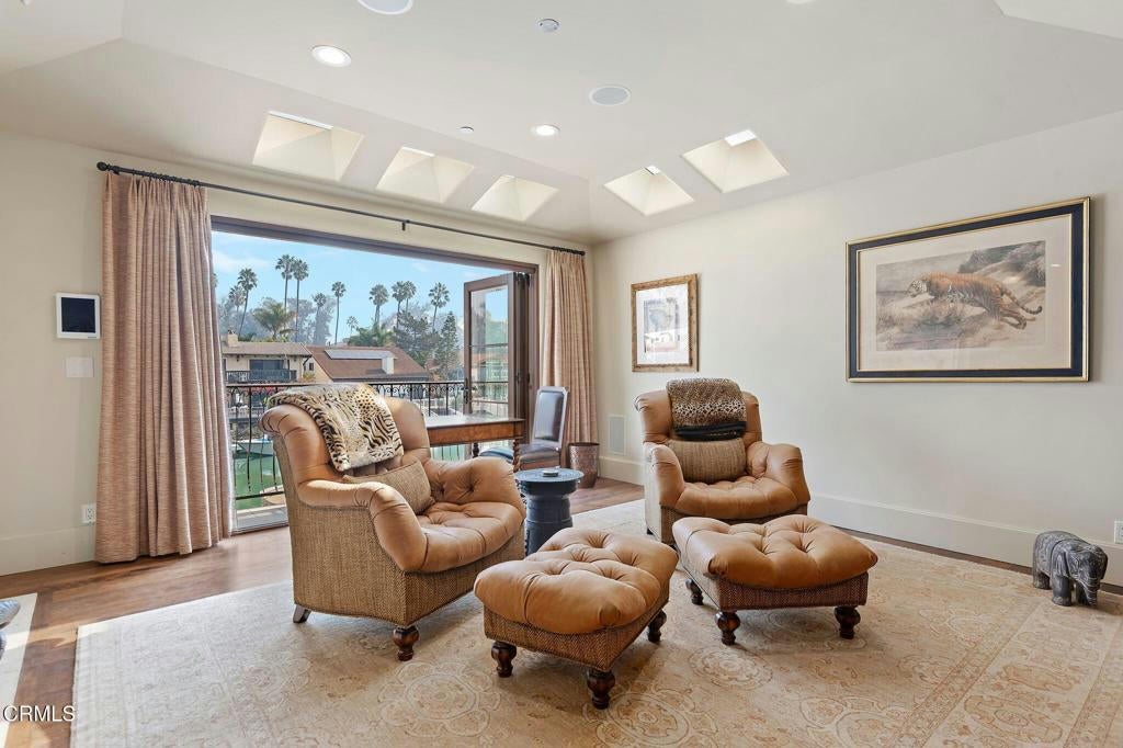 Ventura, California, 93001, United States, 3 Bedrooms Bedrooms, ,4 BathroomsBathrooms,Residential,Active,1756327