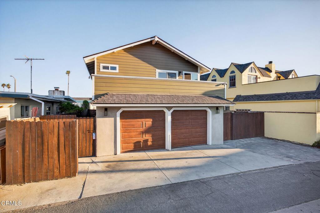 Ventura, California, 93001, United States, 4 Bedrooms Bedrooms, ,3 BathroomsBathrooms,Residential,Active,1926891