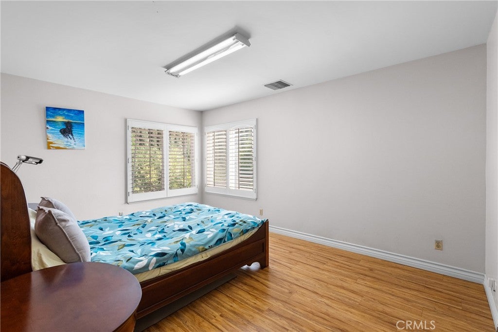 Northridge, California, 91324, United States, 5 Bedrooms Bedrooms, ,4 BathroomsBathrooms,Residential,Active,1952628