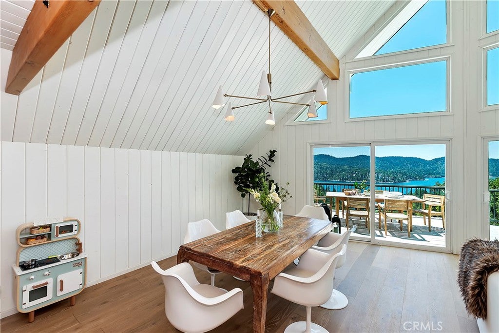Lake Arrowhead, California, 92352, United States, 4 Bedrooms Bedrooms, ,3 BathroomsBathrooms,Residential,Active,1953250
