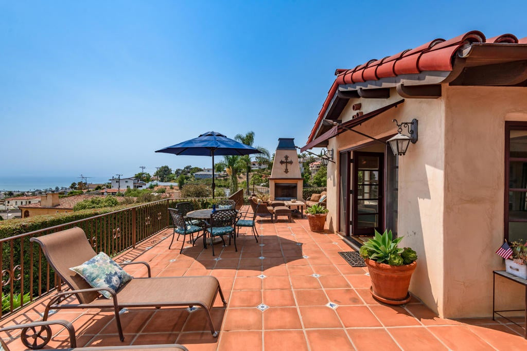 Ventura, California, 93001, United States, 3 Bedrooms Bedrooms, ,3 BathroomsBathrooms,Residential,Active,1944044