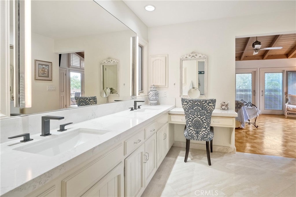 Newport Beach, California, 92661, United States, 4 Bedrooms Bedrooms, ,3 BathroomsBathrooms,Residential,Active,1894578