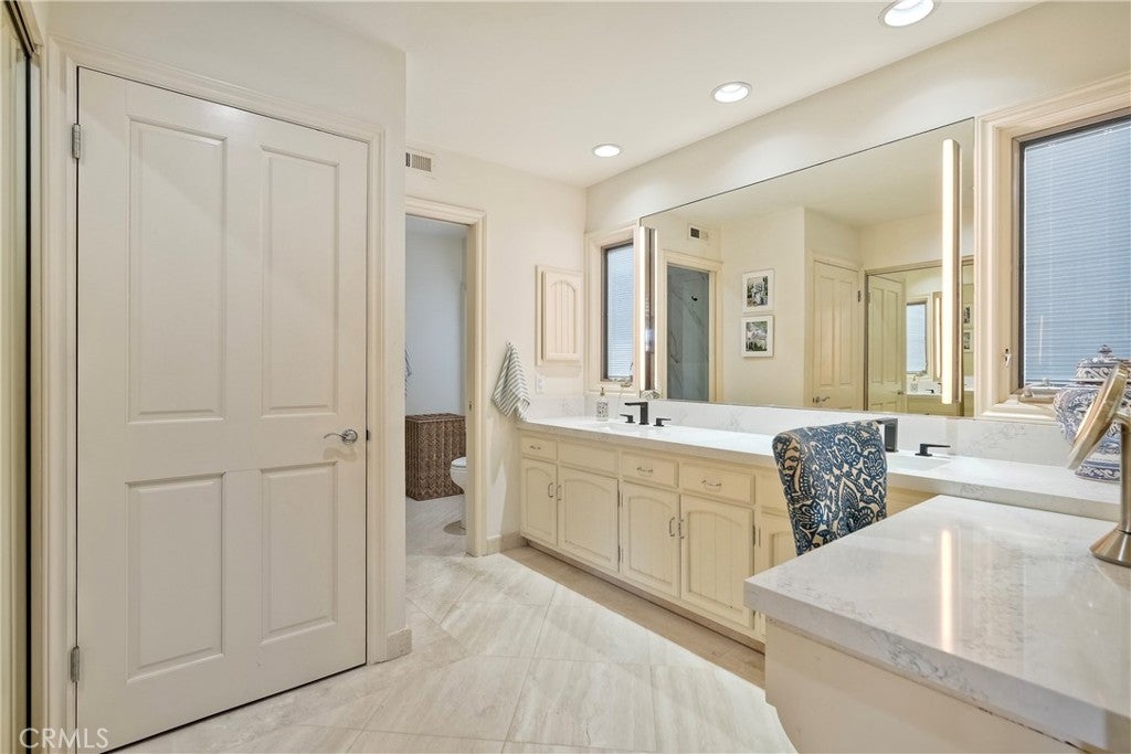 Newport Beach, California, 92661, United States, 4 Bedrooms Bedrooms, ,3 BathroomsBathrooms,Residential,Active,1894578
