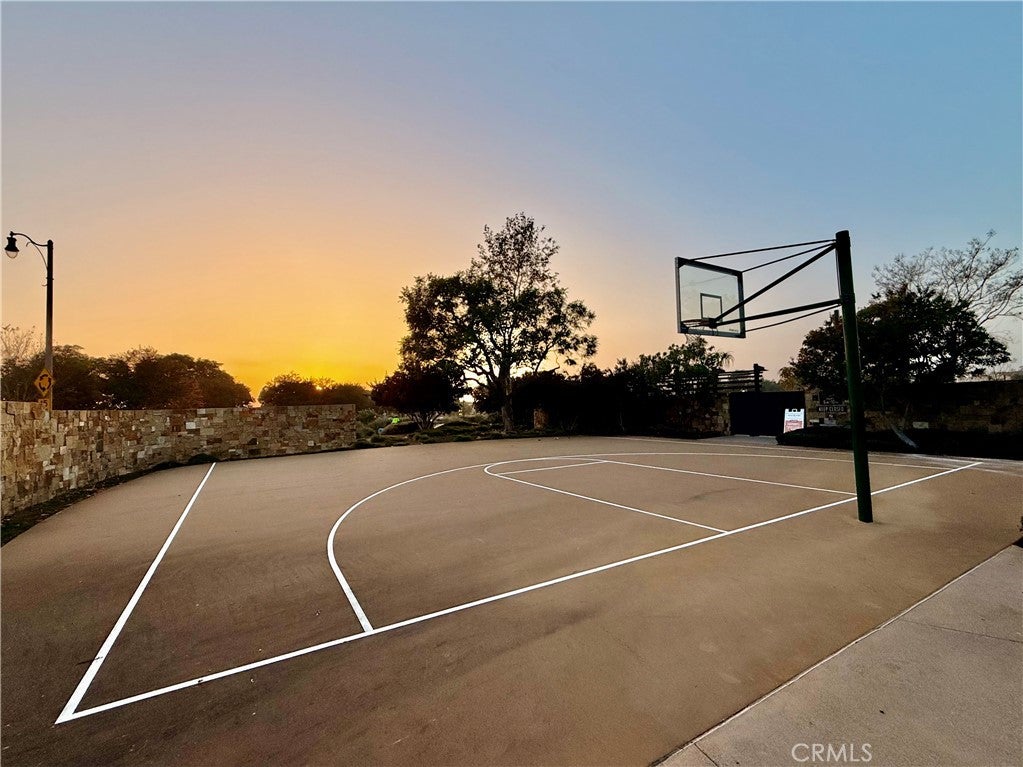 Irvine, California, 92618, United States, 4 Bedrooms Bedrooms, ,5 BathroomsBathrooms,Residential,Pending,2007263