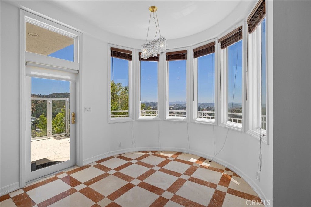 Glendale, California, 91206, United States, 5 Bedrooms Bedrooms, ,6 BathroomsBathrooms,Residential,Active,1941392