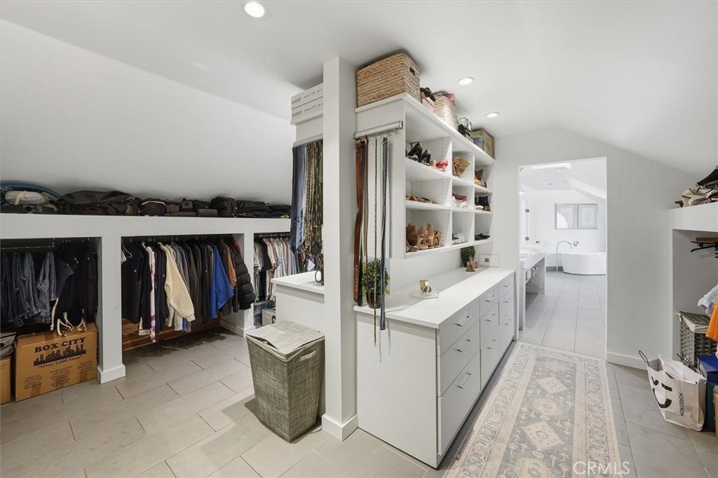 Agoura Hills, California, 91301, United States, 4 Bedrooms Bedrooms, ,5 BathroomsBathrooms,Residential,Active,1966025