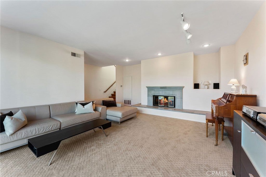 Irvine, California, 92603, United States, 4 Bedrooms Bedrooms, ,4 BathroomsBathrooms,Residential,Active,1986909