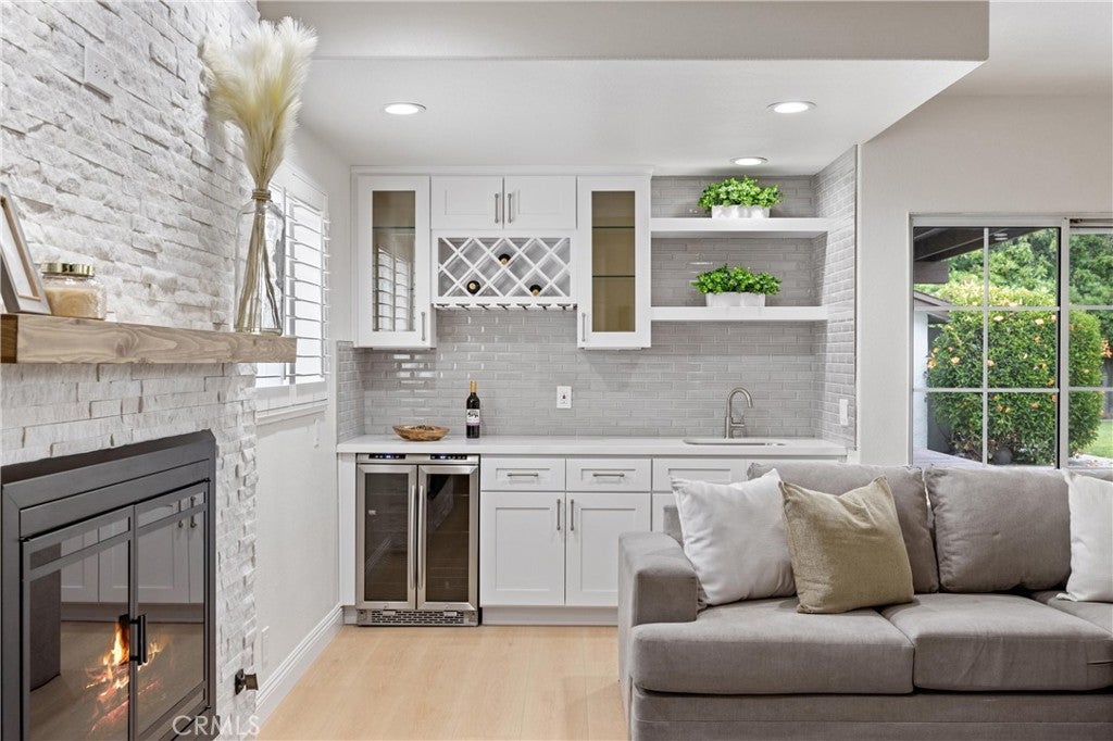 Downey, California, 90242, United States, 7 Bedrooms Bedrooms, ,6 BathroomsBathrooms,Residential,Contingent,1829948