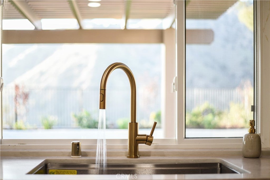 La Verne, California, 91750, United States, 3 Bedrooms Bedrooms, ,2 BathroomsBathrooms,Residential,Active,1998586