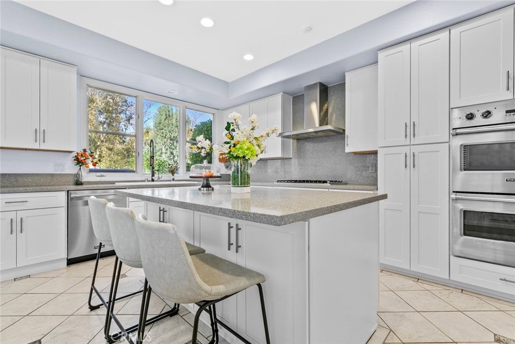 Chatsworth, California, 91311, United States, 5 Bedrooms Bedrooms, ,6 BathroomsBathrooms,Residential,Active,2015219