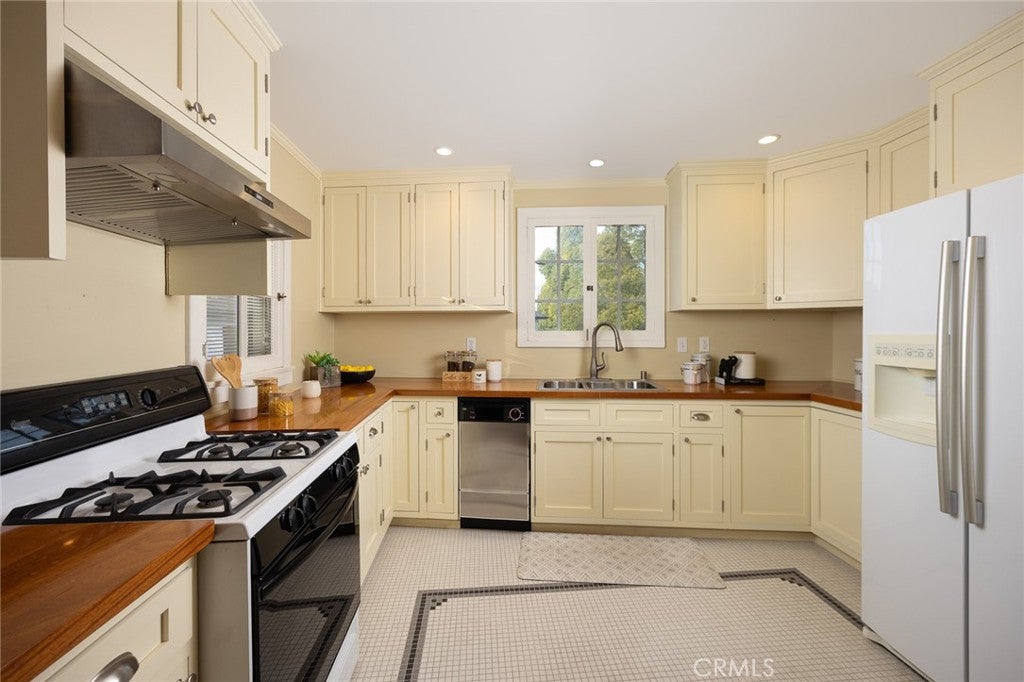 928 S El Molino Ave – image 55