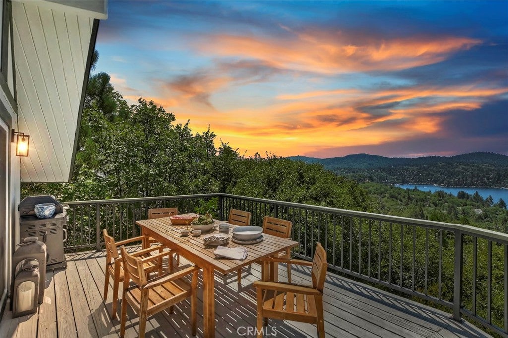 Lake Arrowhead, California, 92352, United States, 4 Bedrooms Bedrooms, ,3 BathroomsBathrooms,Residential,Active,1953250