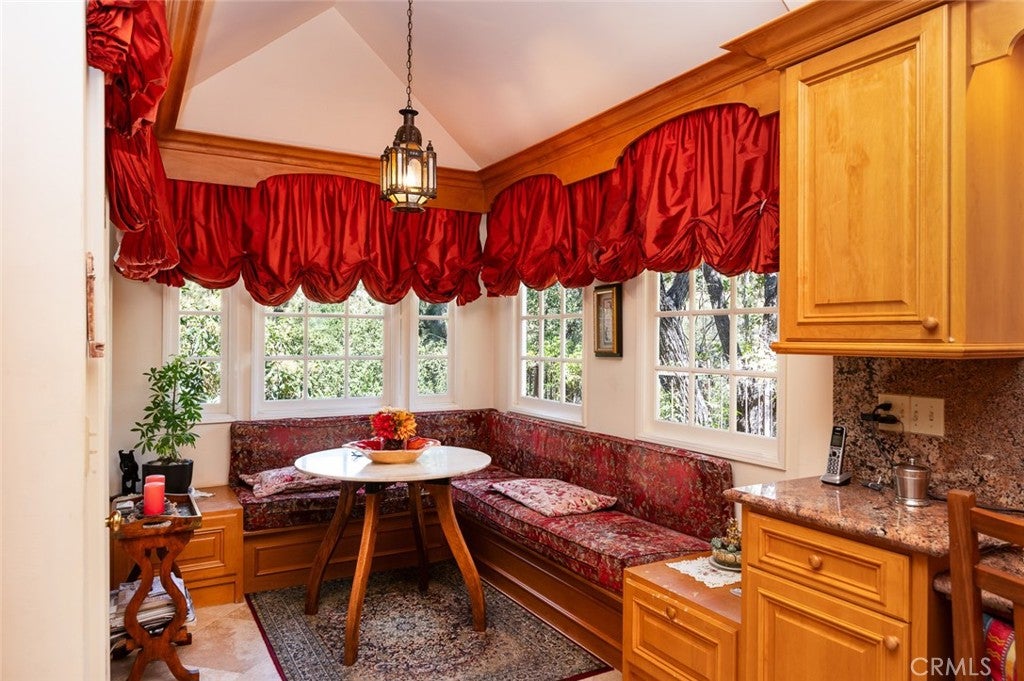 Glendale, California, 91207, United States, 4 Bedrooms Bedrooms, ,4 BathroomsBathrooms,Residential,Active,1945087