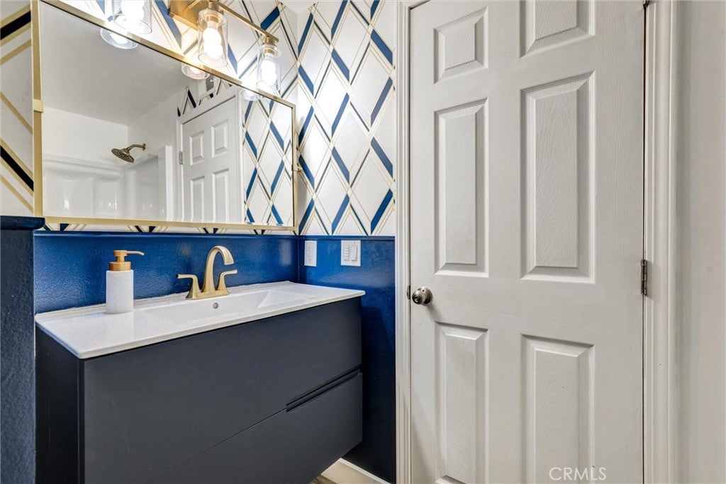 Lake Forest, California, 92630, United States, 4 Bedrooms Bedrooms, ,3 BathroomsBathrooms,Residential,Active,1953694